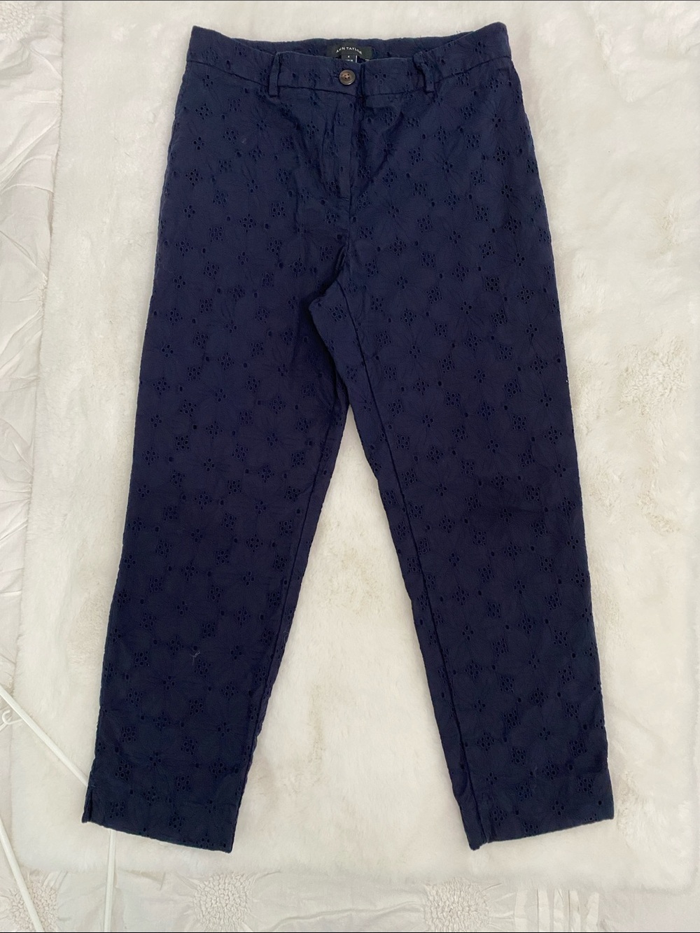 Women’s Beautiful Navy Eyelet Cotton Ankle Pants. Ann Taylor Size 4